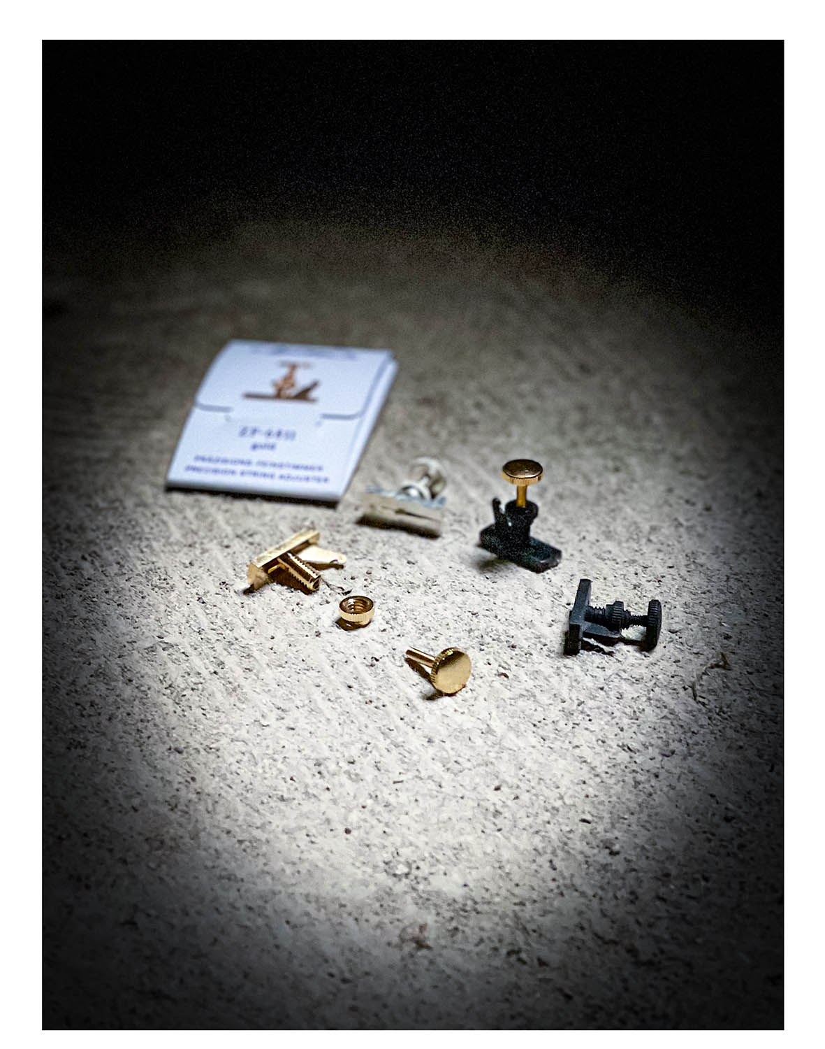 Black E-String Adjuster f. Violin, gold-plated screws, ZF-6807G
